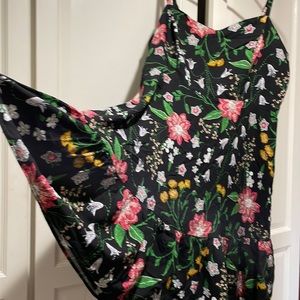 Old Navy short dress never worn black with bright flowers LG